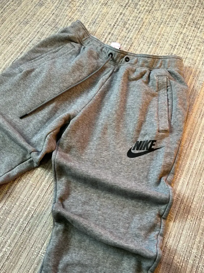 Pantalones deportivos Nike grises para hombre - 3