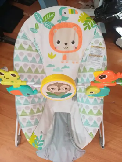 Silla mecedora para bebé con juguetes - miniatura 1