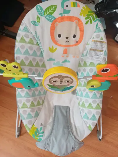 Silla mecedora para bebé con juguetes - miniatura 2