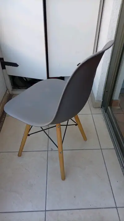 Sillas gris eames x2 - miniatura 2