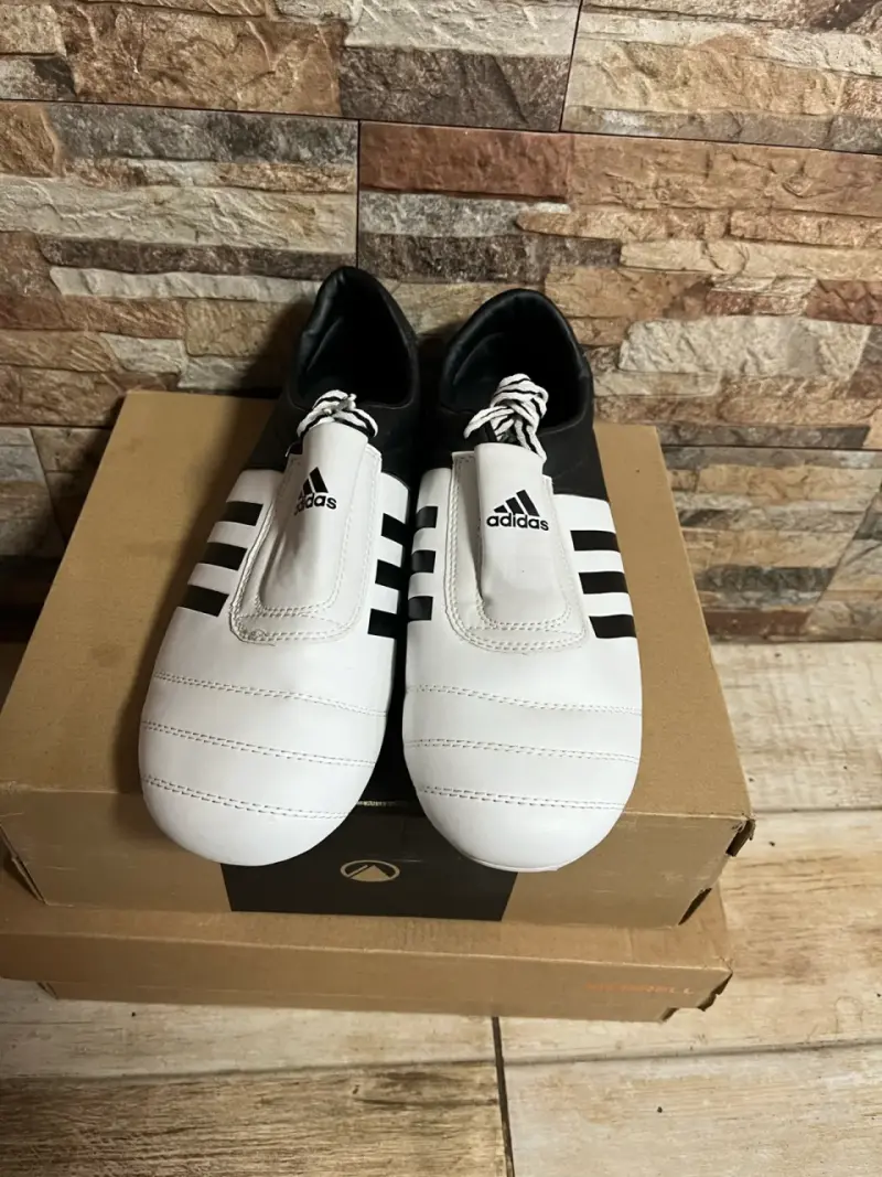 Zapatillas para karate Adidas blancas y negras - 3