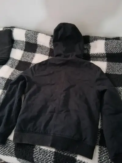 Chaqueta negra con capucha para hombre - miniatura 5