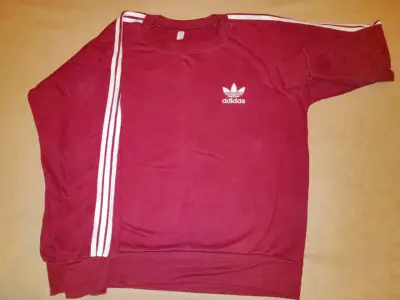Polerón Adidas rojo con franjas blancas - miniatura 1