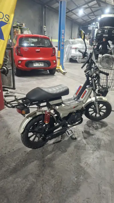 Moto 100% Activa elegant TMP con canasto delantero - miniatura 4
