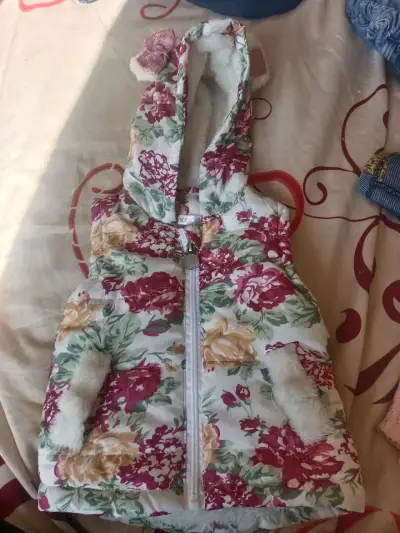 Chaleco acolchado floral para niña - miniatura 1