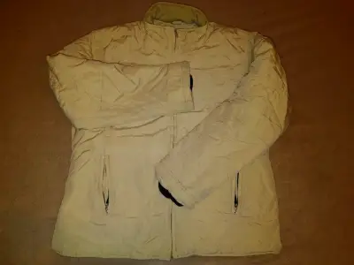 Chaqueta acolchada beige para invierno - miniatura 1