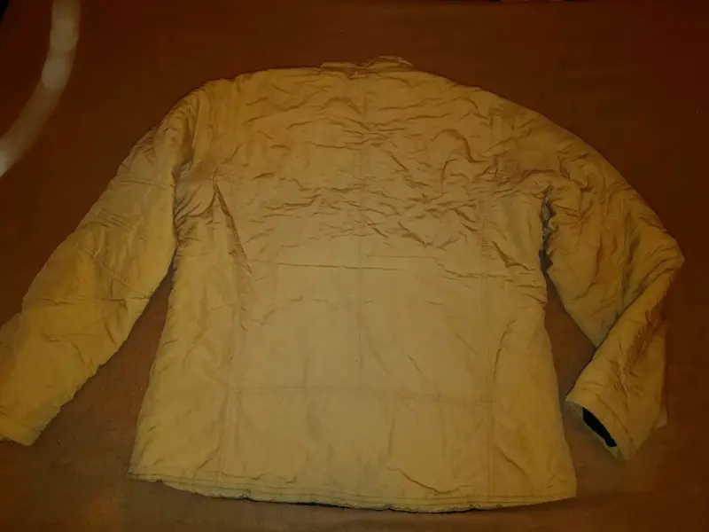 Chaqueta acolchada beige para invierno - 2