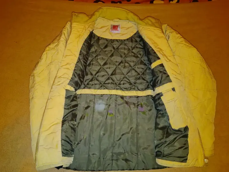 Chaqueta acolchada beige para invierno - 3