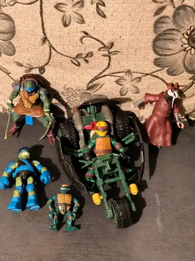 Set de figuras Tortugas Ninja con vehículo - miniatura 1