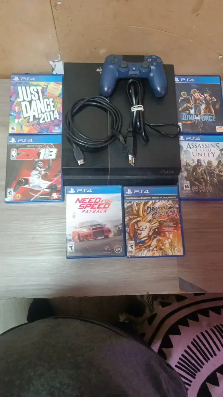 Consola PS4 con juegos y control - 1