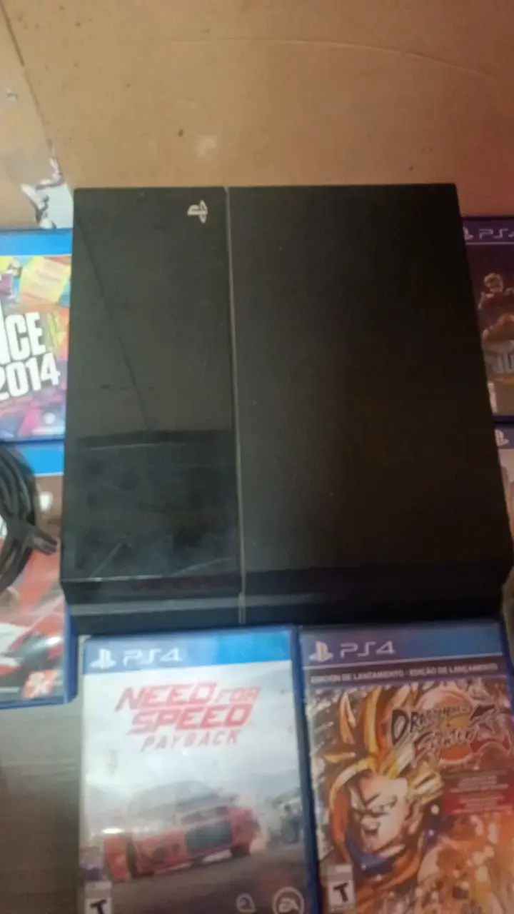 Consola PS4 con juegos y control - 3
