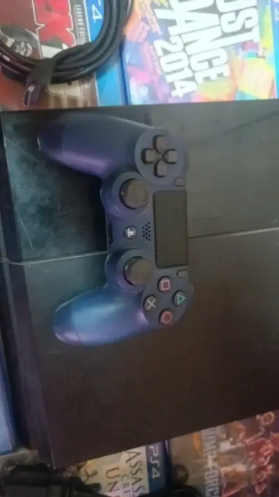 Consola PS4 con juegos y control - miniatura 4