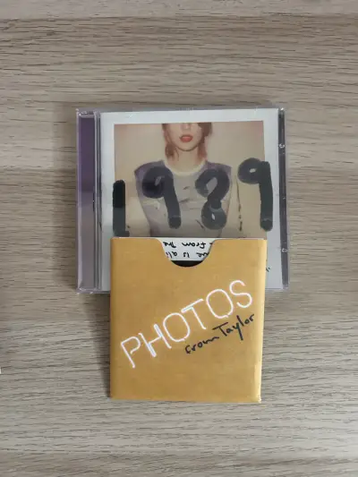 CD 1989 deluxe con polaroids - Taylor Swift - miniatura 2