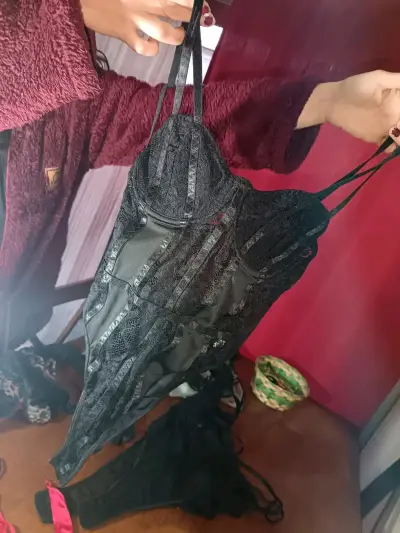 Corset negro de cuero sintético chaqueta y vestido - miniatura 3