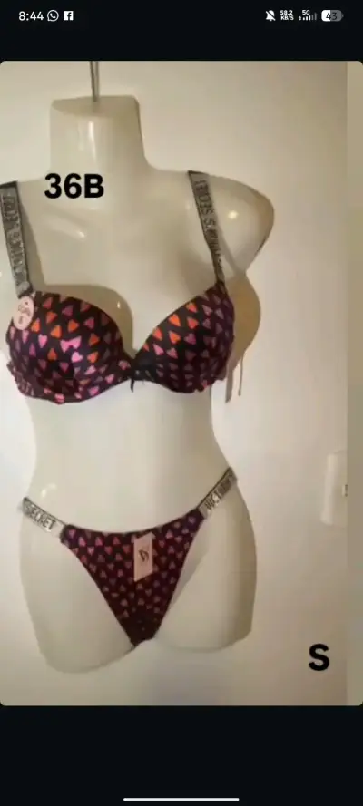Conjunto de lencería con estampado de corazones - miniatura 1