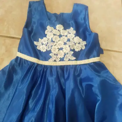 Vestido azul de fiesta para niña con encaje - miniatura 1