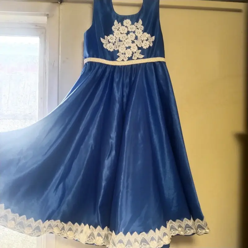 Vestido azul de fiesta para niña con encaje - 2