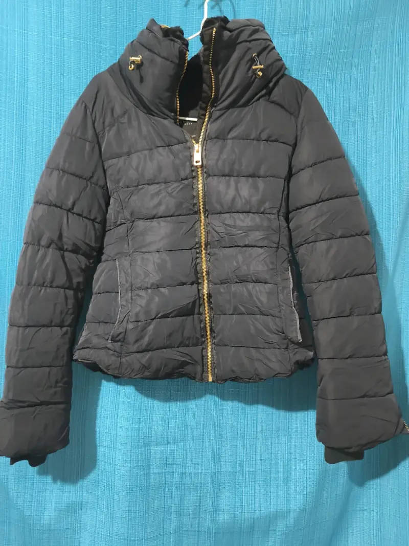 Chaqueta de lana gris con cuello de piel sintética - 2