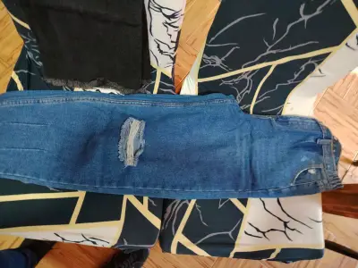 Lote de Jeans azul oscuro con diseño en bolsillo - miniatura 4