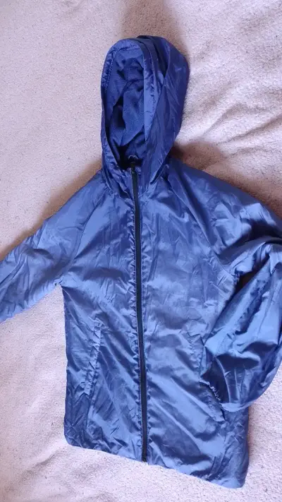 Chaqueta azul marino con capucha niño - miniatura 1
