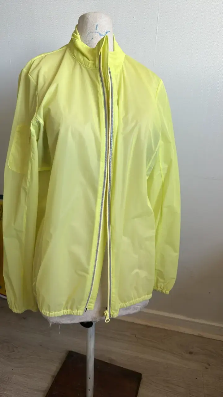 Chaqueta cortaviento amarilla unisex - 1