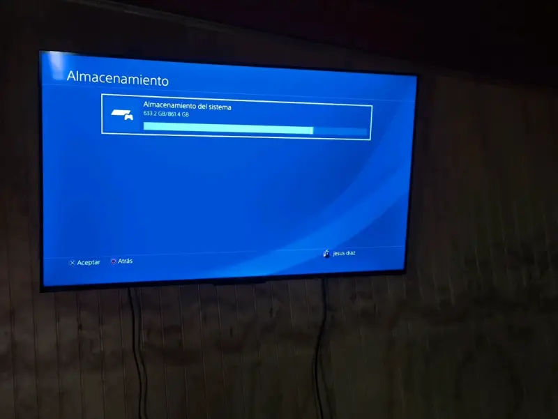 Consola PS4 pro con dos controles - 3