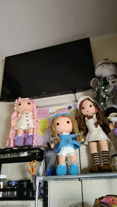 Muñecos amigurumi de vaqueros tejidos a mano - miniatura 2