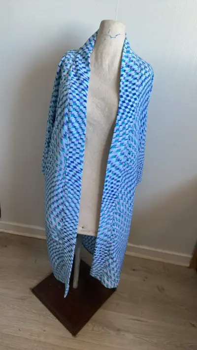 Kimono estampado azul y blanco - miniatura 1