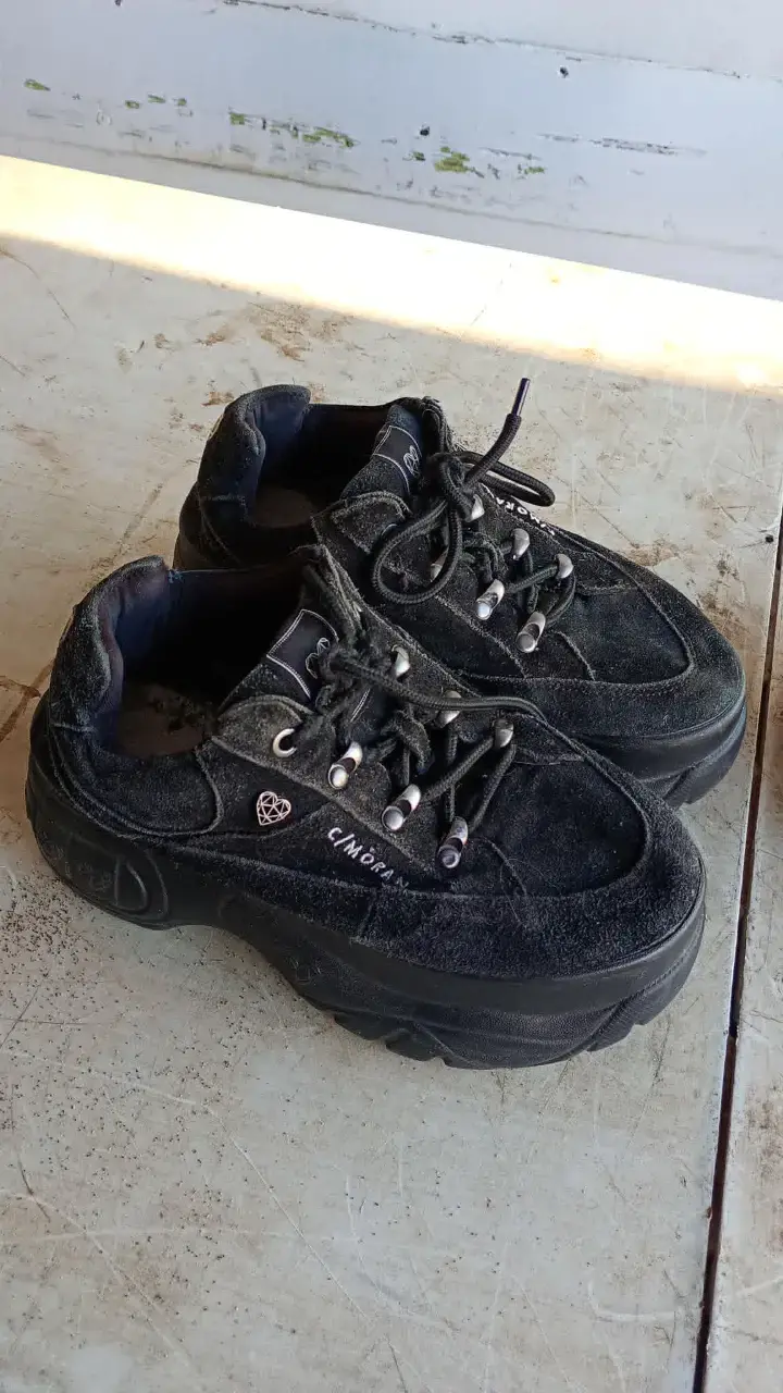 Zapatos y chaqueta de mujer - 1