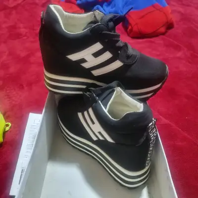 Zapatillas negras con plataforma - miniatura 1