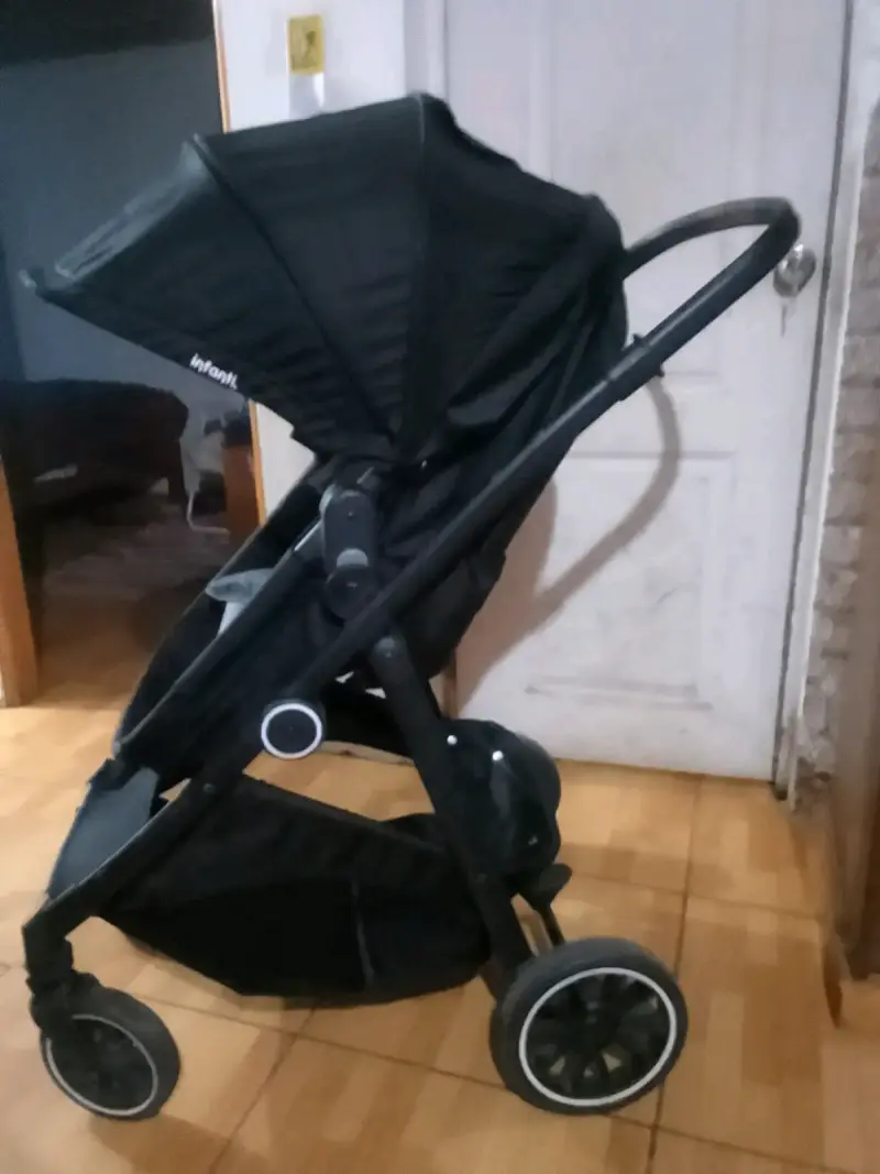 Coche de bebé negro con capota ajustable - 5