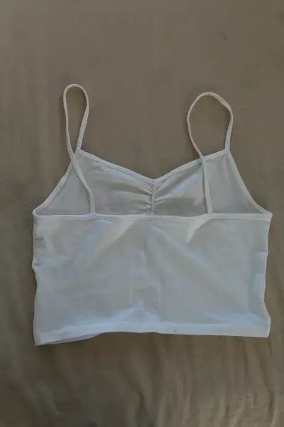 Top blanco de tirantes delgados - miniatura 2