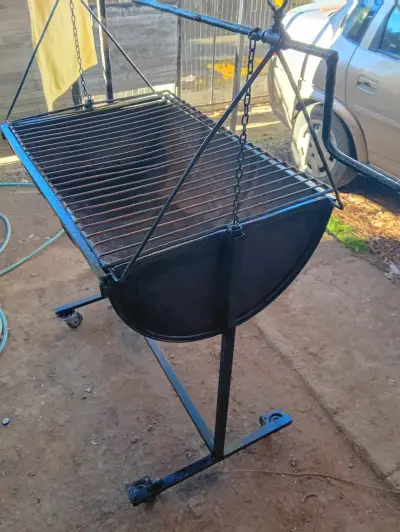 Parrilla asadora de hierro con ruedas - miniatura 2