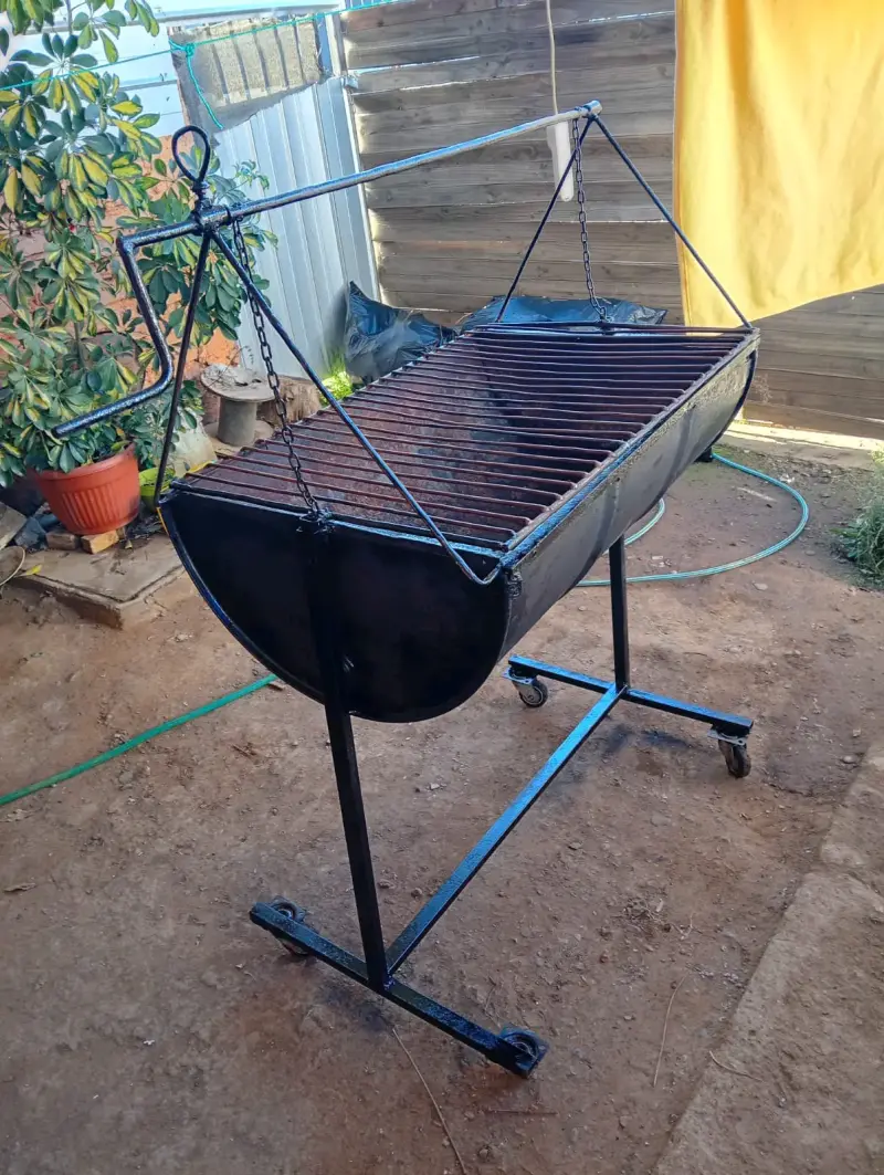 Parrilla asadora de hierro con ruedas - 3