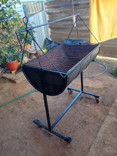 Parrilla asadora de hierro con ruedas - miniatura 3