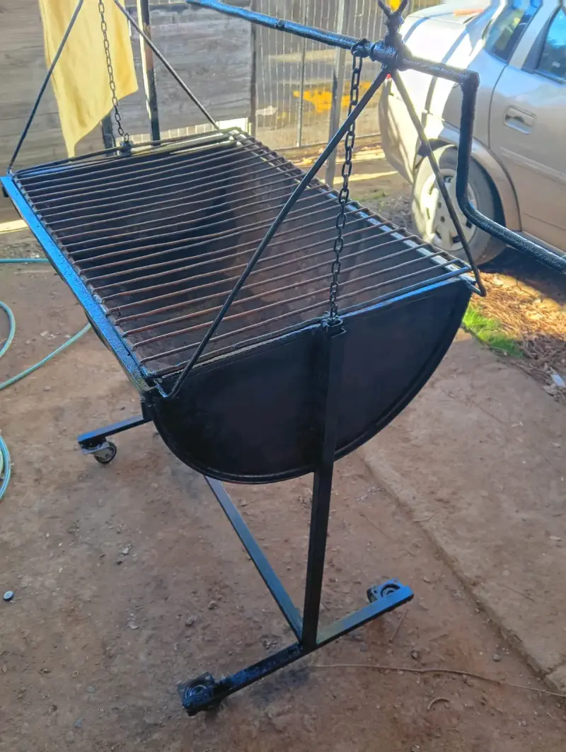 Parrilla asadora de hierro con ruedas - 5