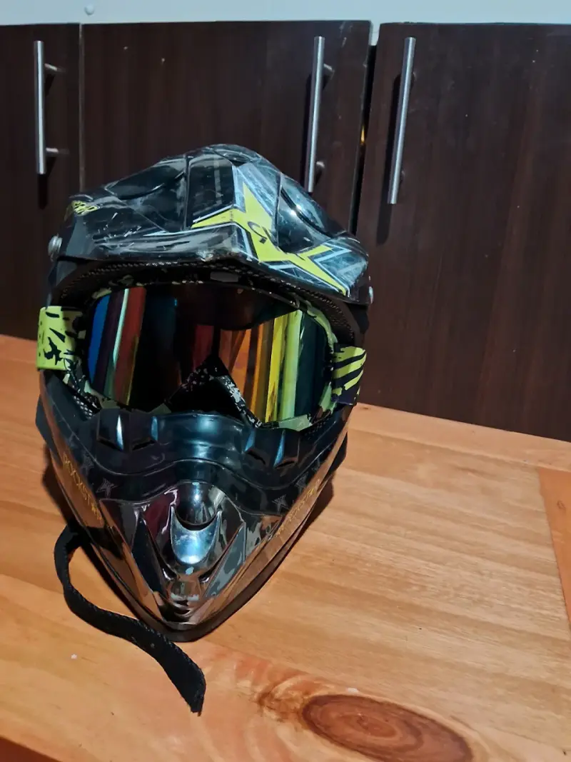 Casco motocross Rockstar con diseño gráfico - 3