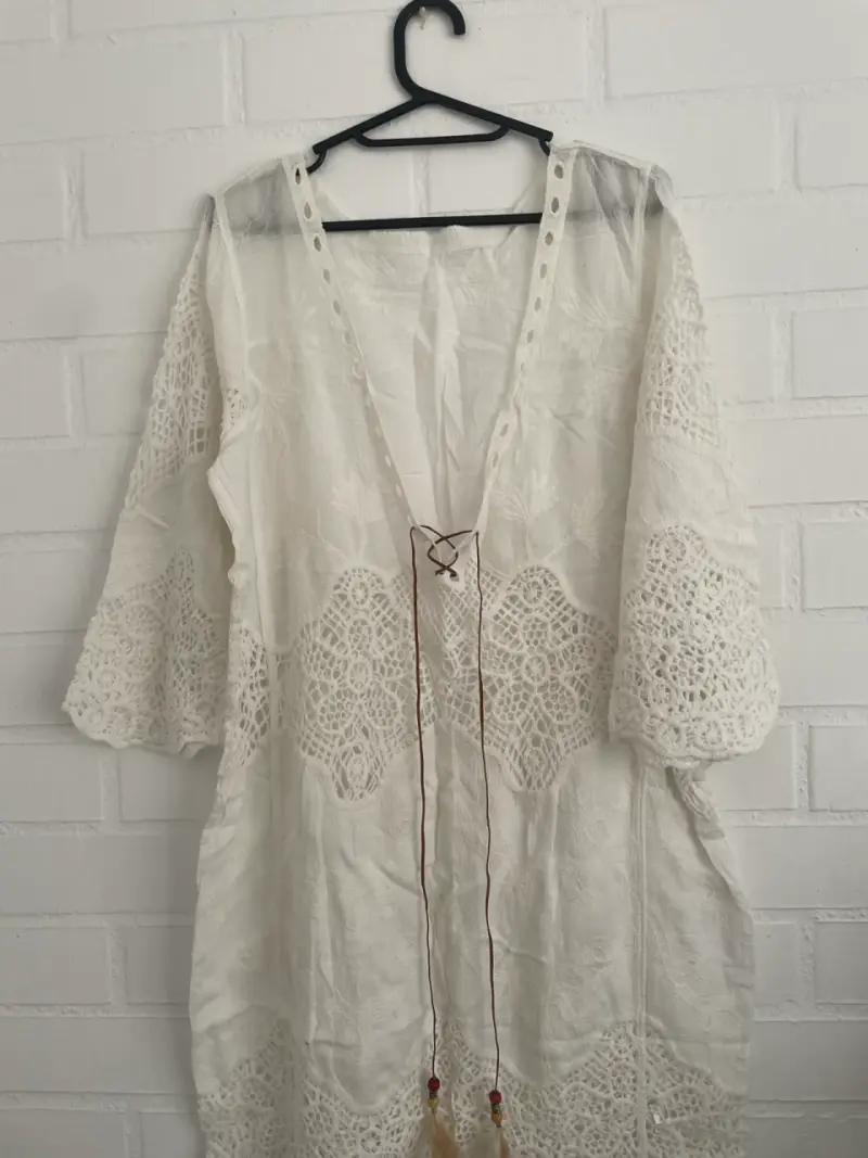 Vestido blanco de encaje bohemio - 1