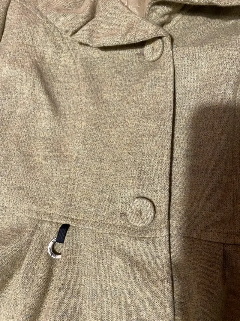 Chaqueta verde con volantes y mangas abullonadas - 6