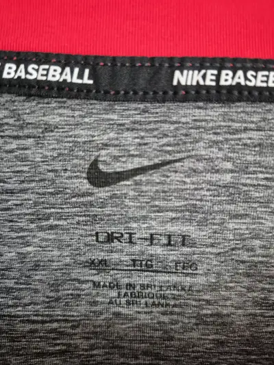 Polera Nike de béisbol gris y roja - miniatura 2