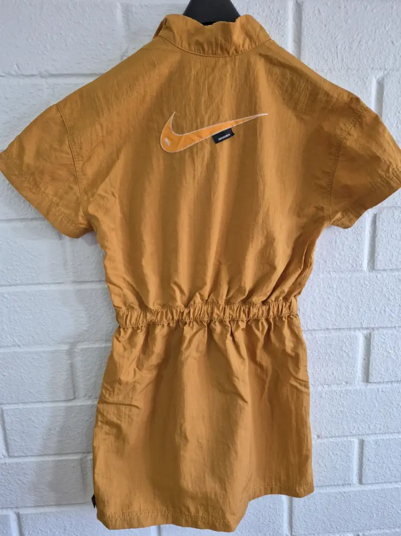 Vestido deportivo Nike color mostaza - 3