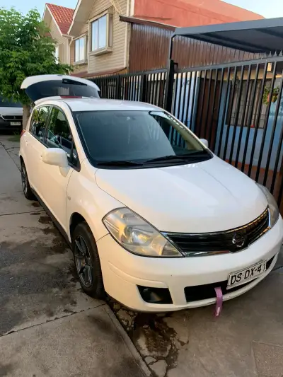 Auto compacto blanco en buen estado km 114.000 - miniatura 2