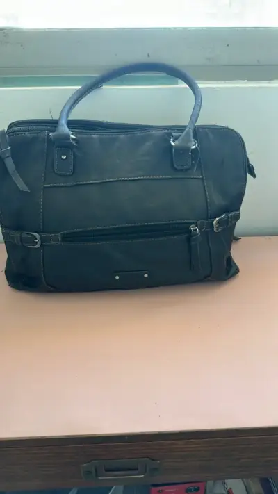 Bolso de cuero negro elegante - miniatura 1