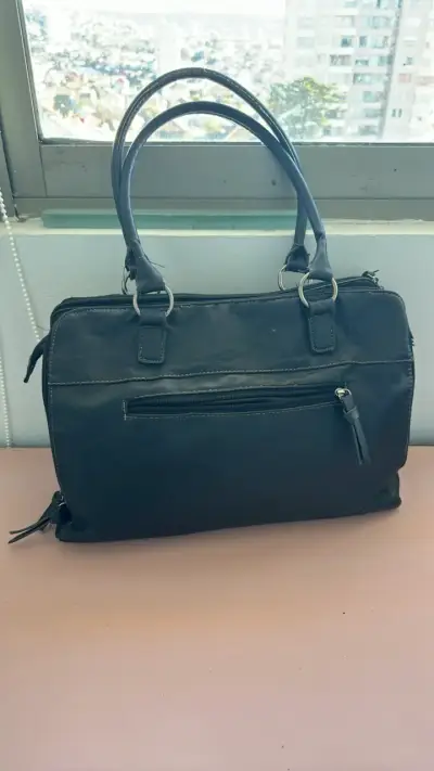 Bolso de cuero negro elegante - miniatura 2