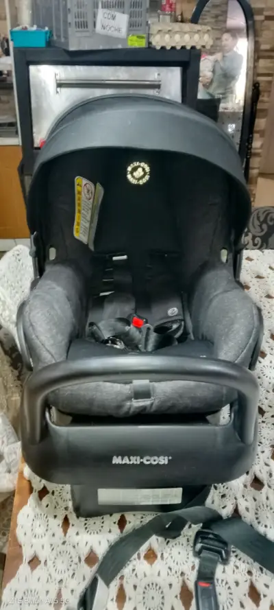 Silla de auto para bebé con base - miniatura 2