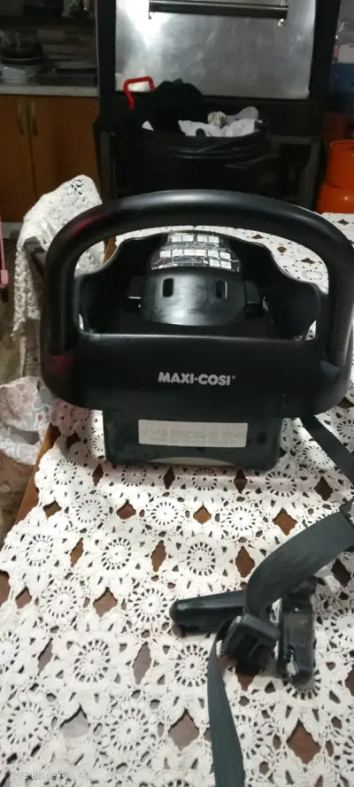 Silla de auto para bebé con base - miniatura 3