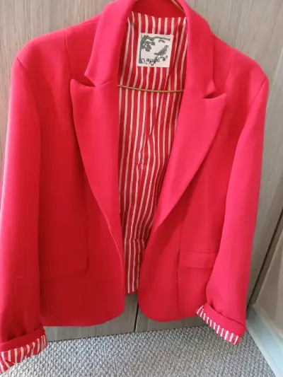Blazer rojo mujer talla M con forro a rayas - miniatura 1