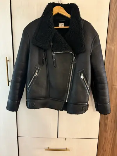 Chaqueta de cuero negra con forro de lana - miniatura 2