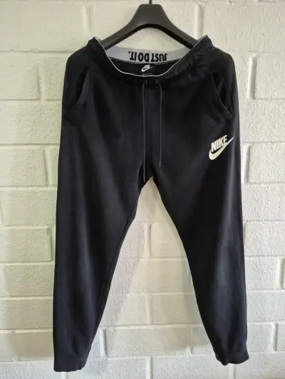 Pantalones deportivos Nike negros - miniatura 1