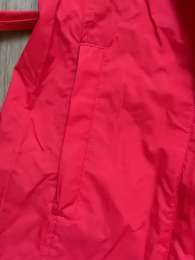 Abrigo mujer impermeable rojo con capucha - miniatura 4